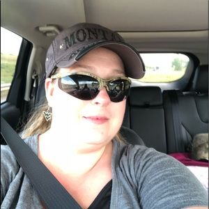 Meet your Posher, April